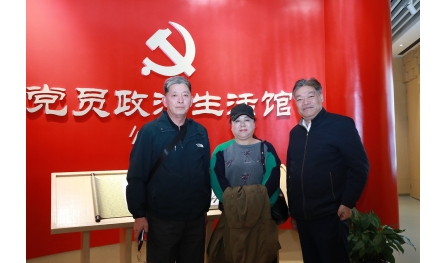 “海空衛(wèi)士”王偉妻子阮國(guó)琴參觀(guān)安惠園，感受靈芝文化魅力