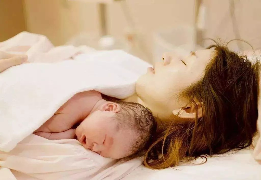 寶寶出生后，最關(guān)鍵的48小時(shí)如何護(hù)理？