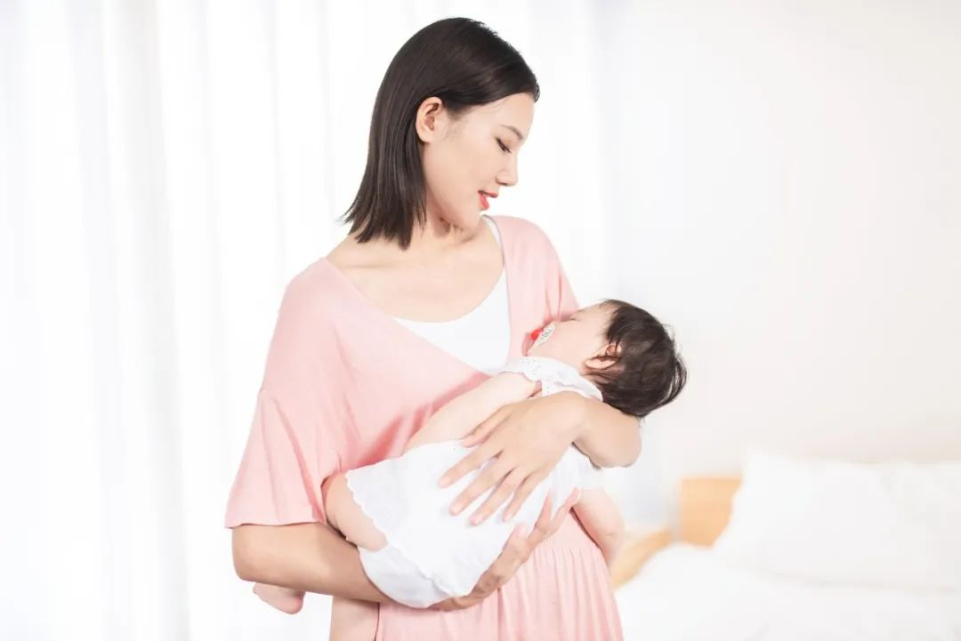 資深月嫂告誡：寶寶護(hù)理過程中，最容易犯這7個(gè)錯(cuò)誤，一定要小心