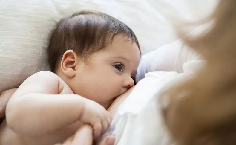 新手媽媽必看：母乳喂養(yǎng)的正確姿勢，你做對了嗎？