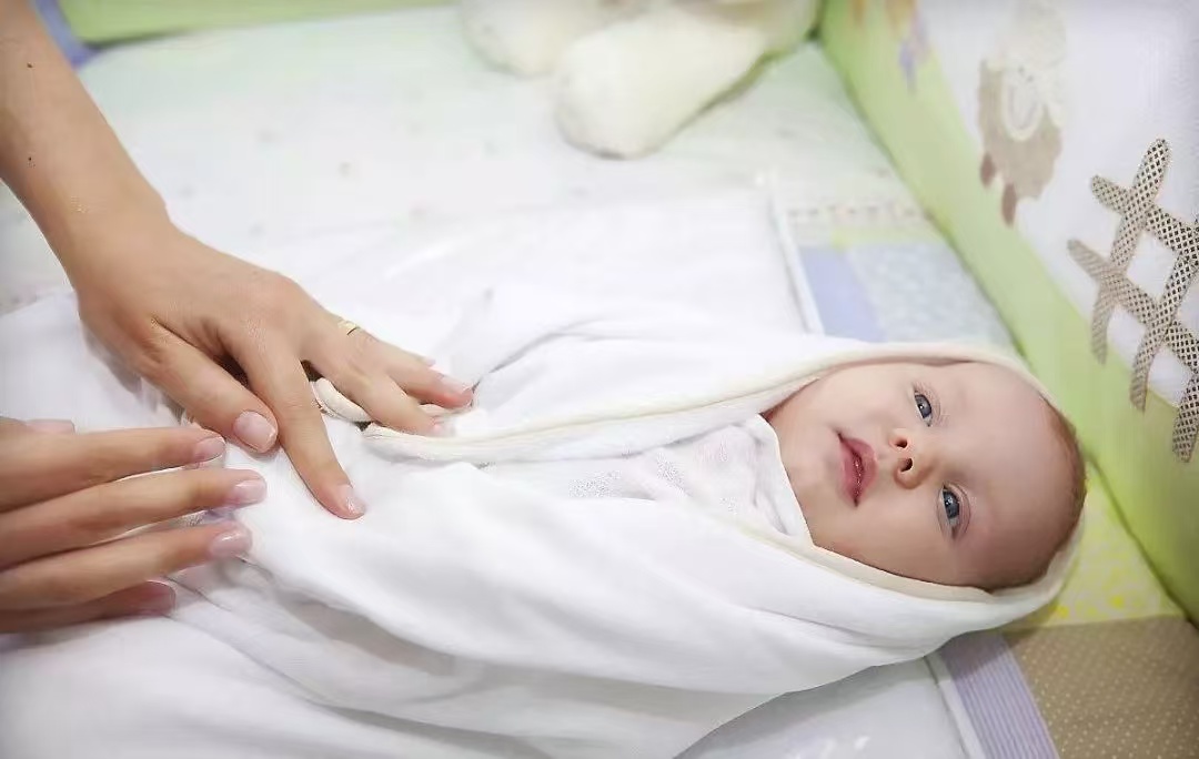 寶寶夏日“踩坑”指南：這9件事，再熱也別做，件件都在“偷”健康！