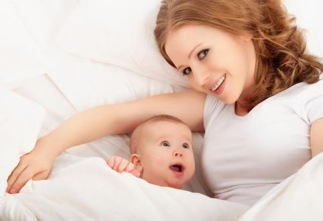 生理性大漲奶如何緩解？乳腺開始變熱、變重，疼痛，甚至像石頭一樣硬！