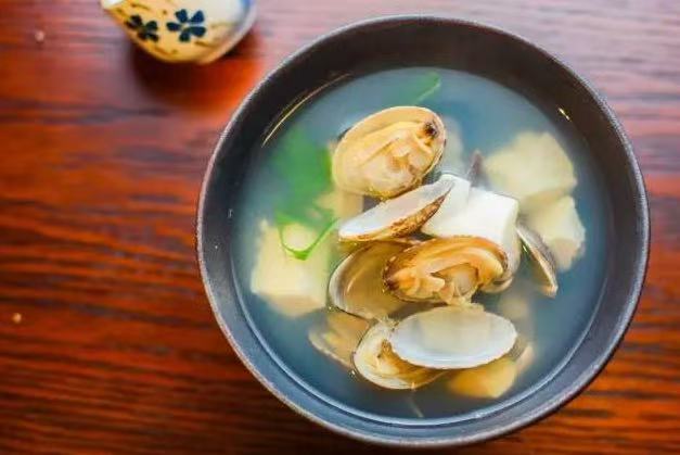 產(chǎn)后奶水不足是許多新媽媽面臨的困擾？9道催乳月子餐請收好